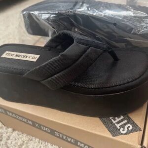 Steve Madden Black Platform Flip Flops